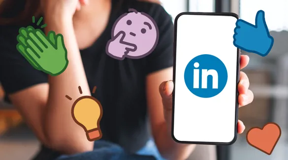 En person holder en telefol med LinkedIn's logo. Billedet har ikoner såsom en lysende pære, en thumbs up og klappende hænder lagt over sig.