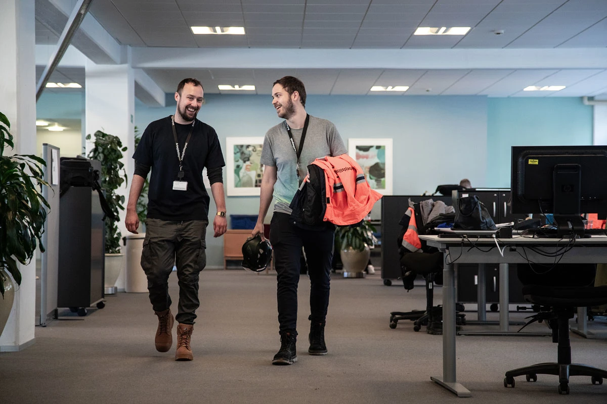 To tilsynsførende går ned ad gang