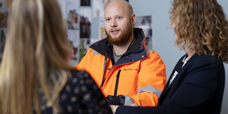 Tre tilsynsførende taler sammen