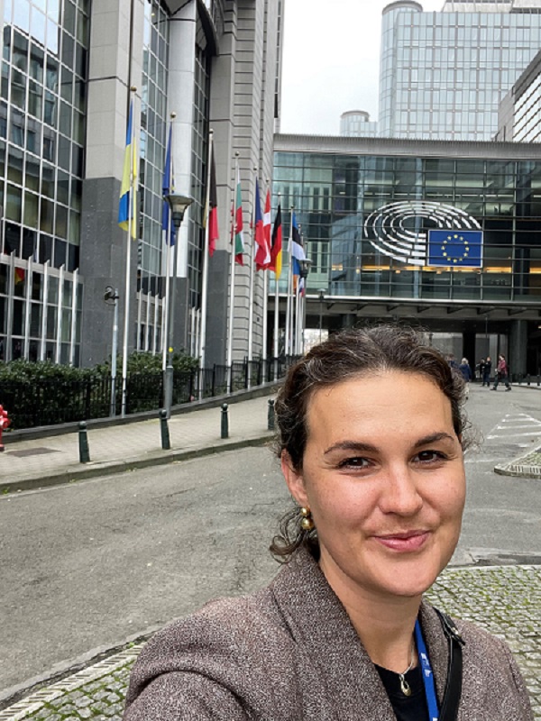 Stefanie praktik i EU - selfie