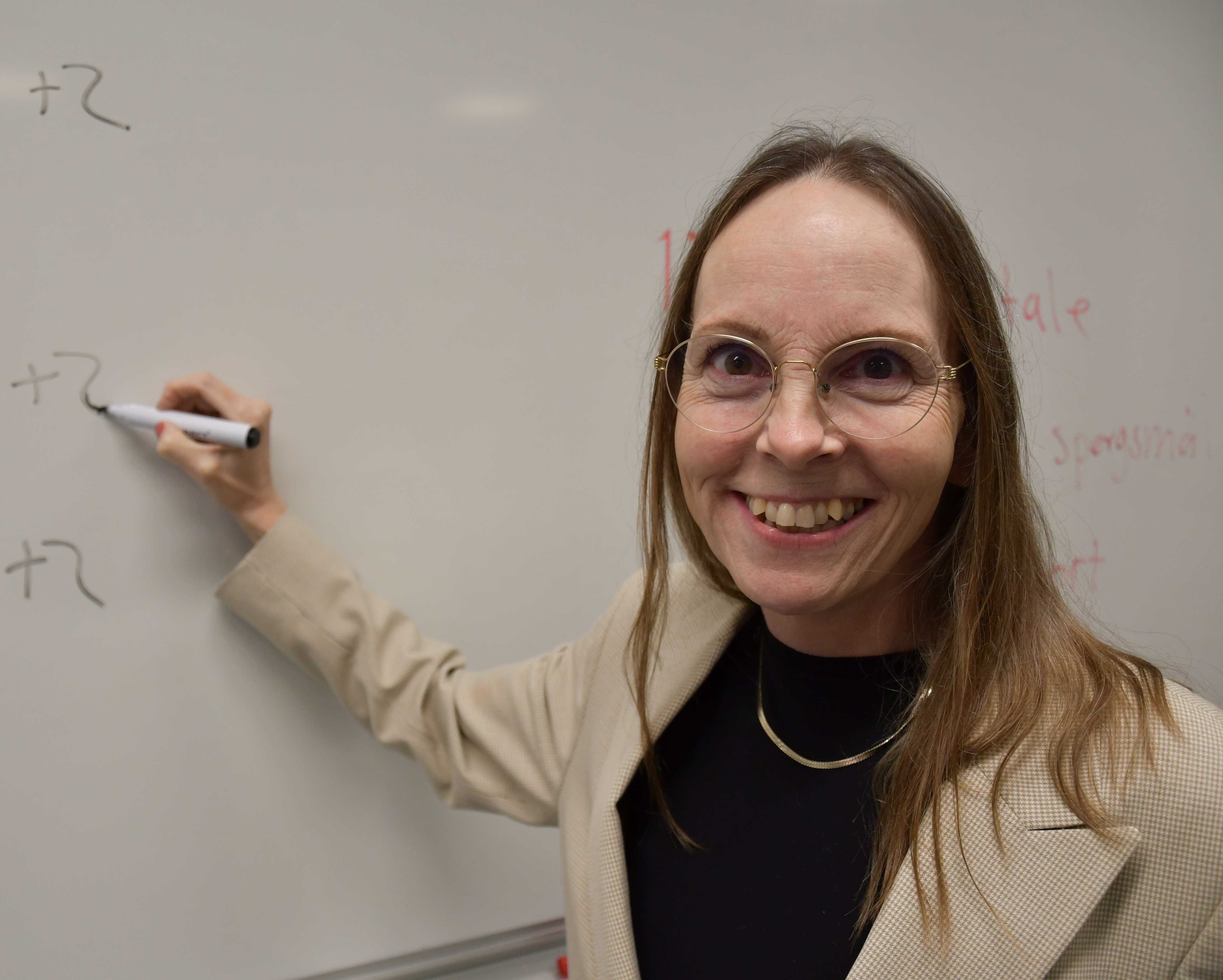 Portræt af Ninna Steffensen, Arbejdsmiljørepræsentant og underviser på SOSU Nords grundforløb