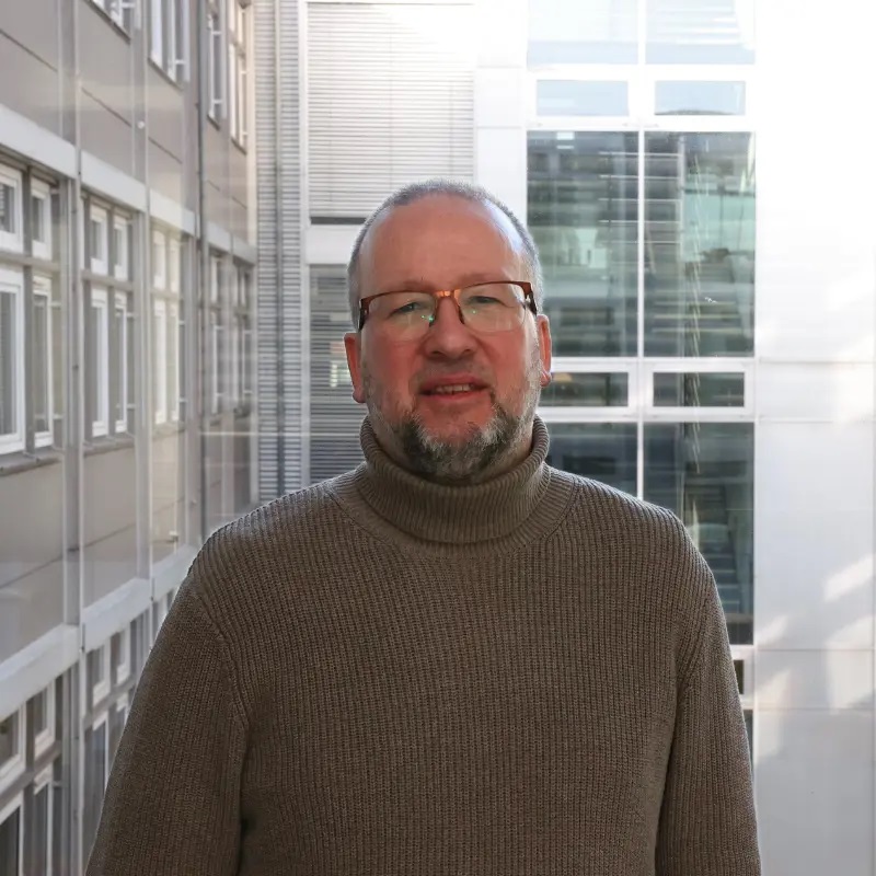 Portrætbillede af Nis